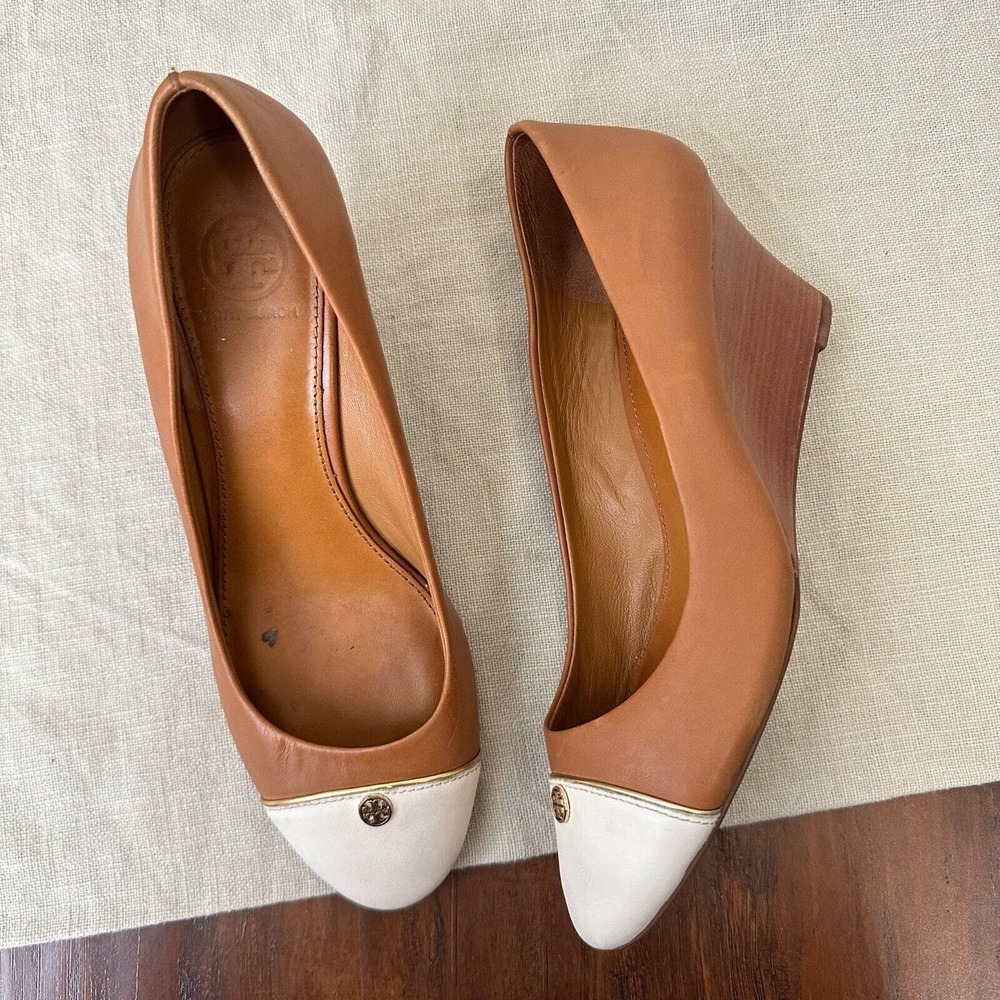 TORY BURCH Tiffy Two Tone Leather Wedge Pumps Cap Toe in Tan White - Picture 2 of 14